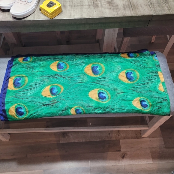 Accessories - Scarf/wrap - peacocks
